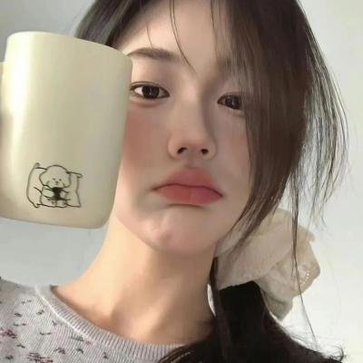 圆月映花都